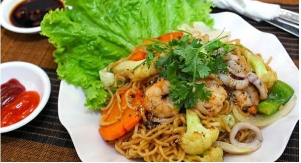 2 cach lam mi xao hai san ngon tai nha don gian  - 12