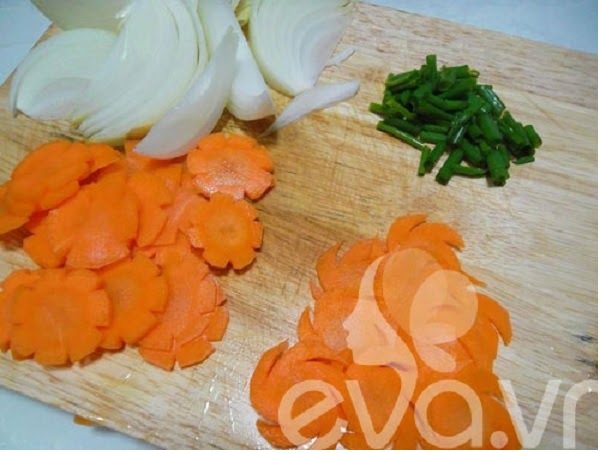 2 cach lam mi xao hai san ngon tai nha don gian  - 10