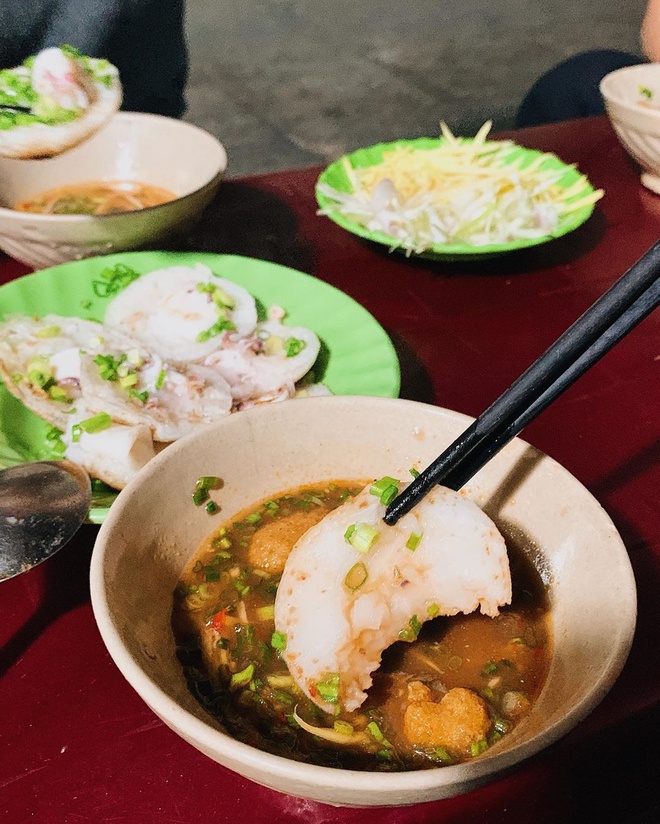 82342285_163458338253745_6823729772045722041_n 7 mon an dam da huong vi mam nem o mien Trung hinh anh 2