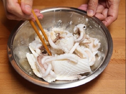 muc xao chua ngot ngon ma cach lam don gian ca nha ai cung thich  - 4