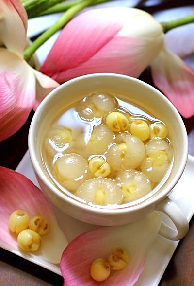 cach_nau_che_hat_sen_long_nhan_5 Goi ngo sen va 3 mon tu sen thanh mat cho mua he hinh anh 4 cach_nau_che_hat_sen_long_nhan_5.jpg