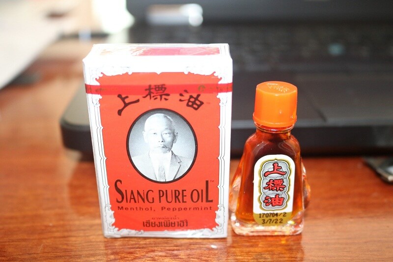 duoi-muoi-bang-dau-gio đuổi muỗi bằng dầu gió là mẹo cực hay