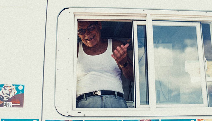 Trao cảm xúc của bạn với người khác