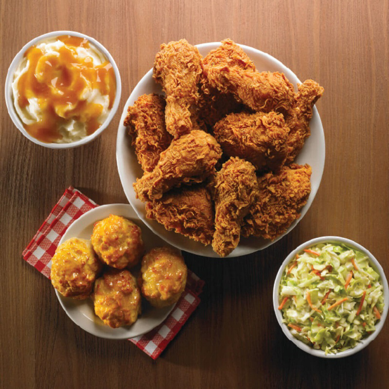 Một điều mà bạn trẻ rất thích tại Texas Chicken ngoài hương vị gà đến từ vùng đất cao bồi, thì bạn còn được “uống thả ga” những vị nước ngọt có tại Texas. Ăn gà rán đã nhiều dầu mỡ, bạn nên uống thêm một ít nước ngọt để dễ tiêu nhé!