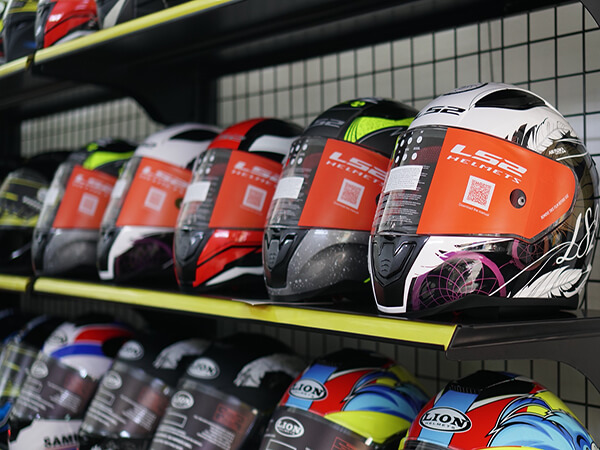 mua-mu-bao-hiem-1 mua mũ bảo hiểm